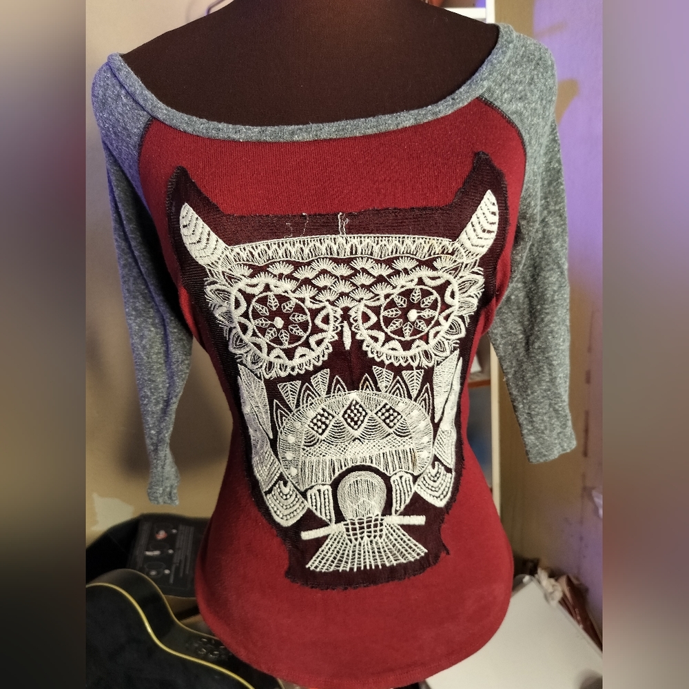EUC Vintage Blu Planet Embroidered Owl Graphic Baseball Tee Blouse